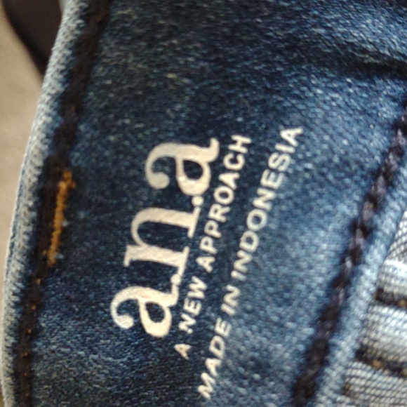 Still like new A N A 18S Bootcut Jeans - Picture 6 of 6